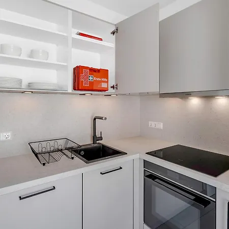 Modern Ensuite Near Kirchberg Luxemburg