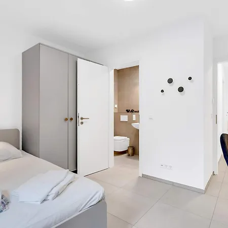 Modern Ensuite Near Kirchberg * Luxemburg