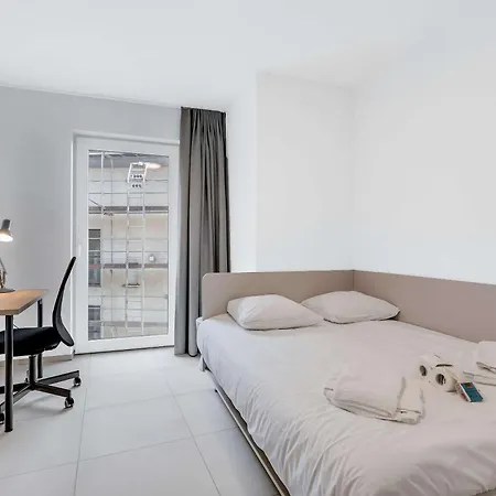 Modern Ensuite Near Kirchberg Apartman *