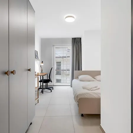 Modern Ensuite Near Kirchberg *