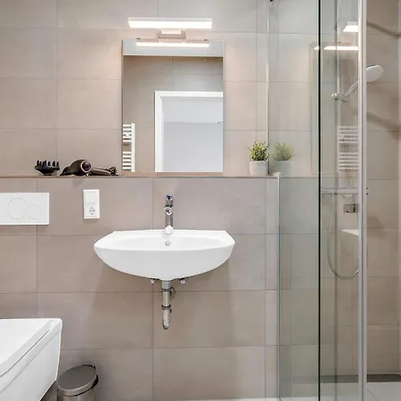 Modern Ensuite Near Kirchberg Luxemburg