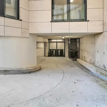 Modern Ensuite Near Kirchberg